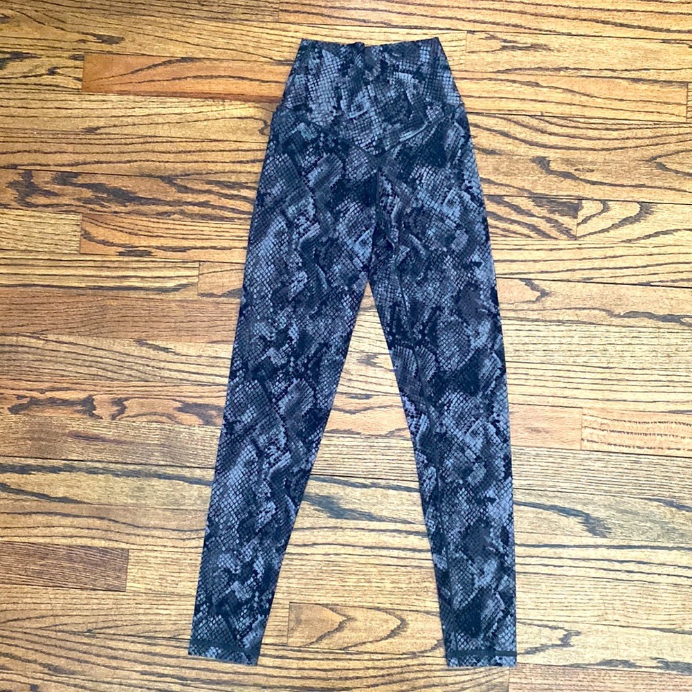 Aerie Real Me Snakeskin print leggings. Size small.